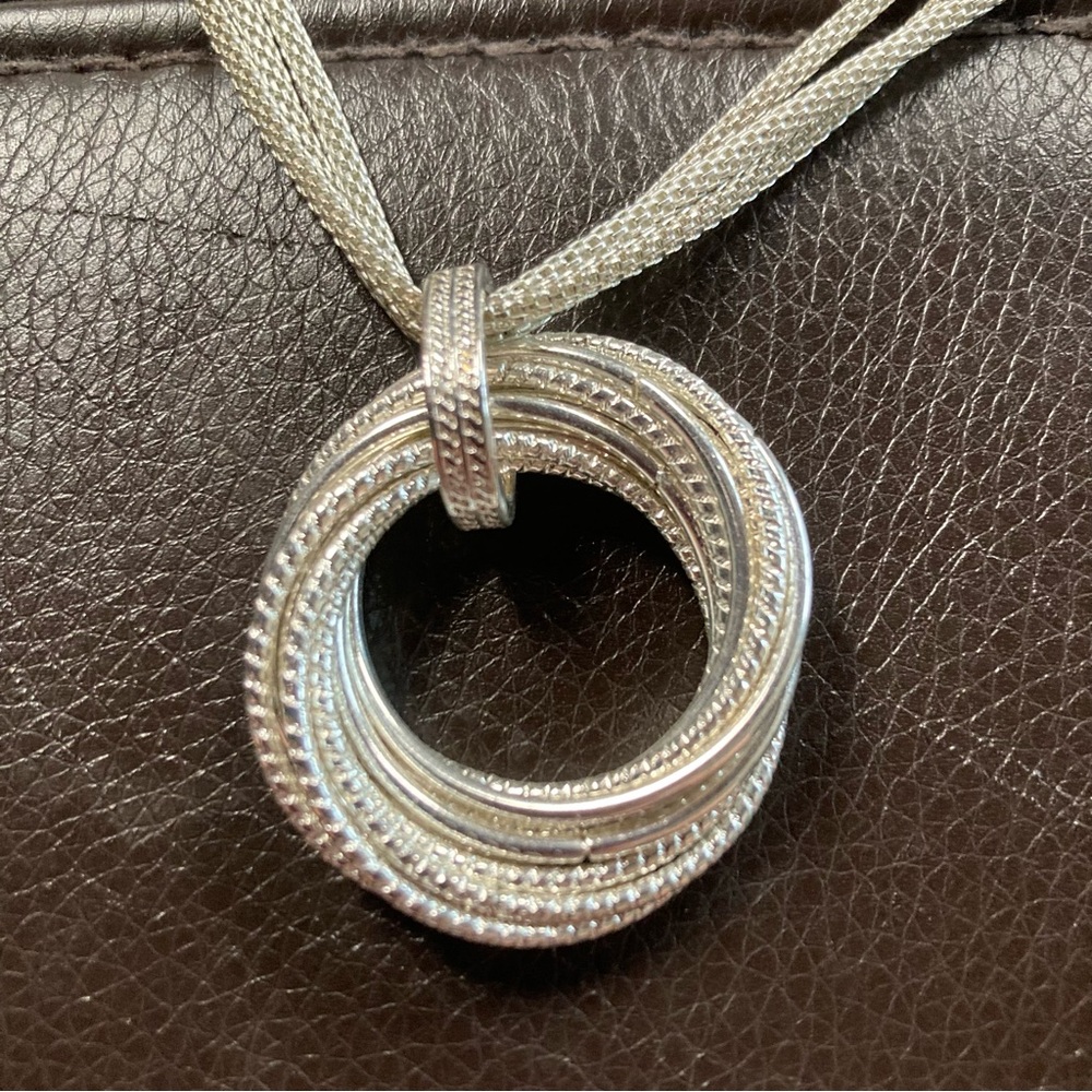 💜EUC Circle Necklace